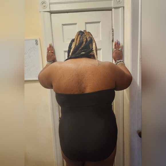 24 [Ashley Graham x Swimsuits For All] Cutout 1pc Swimsuit -Has underwire - Picture 5 of 12